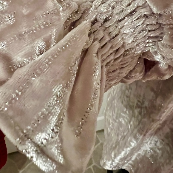 Vince Camuto Stunning Sparkling  V Neckline Blouse Size XL - Picture 3 of 4